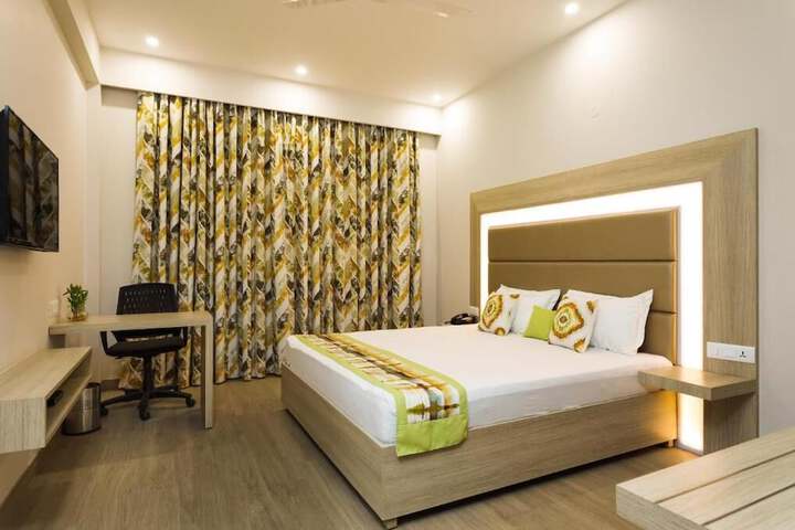 Room 17 of 27