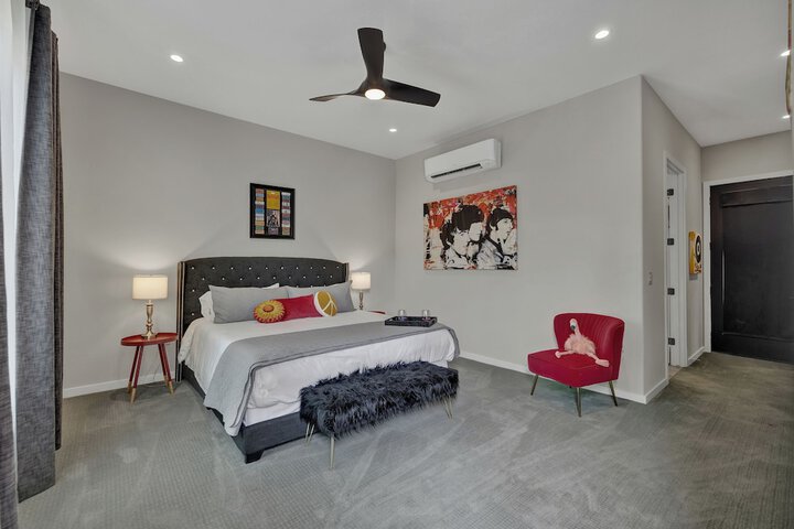 Exterior of THE BENTLEY HOTEL - BEATLES ROOM - HILL