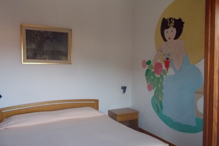 Room 10 of 65
