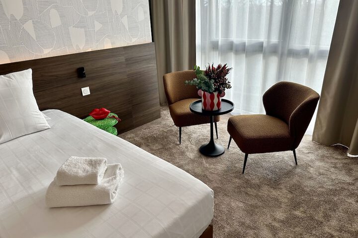 Room 11 of 40