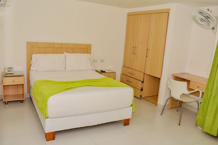 Room 32 of 66