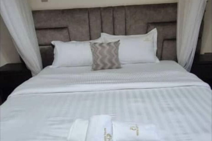 Room 2 of 8
