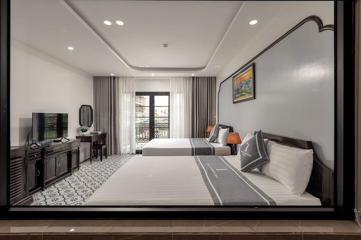 Room 10 of 24