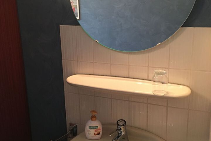 Room 6 of 33