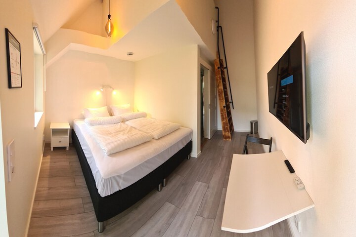 Room 8 of 54