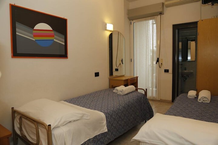 Room 3 of 43
