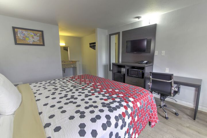 1 King Bed (1 of 7)