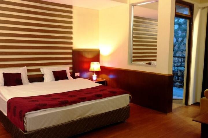 Room 28 of 61