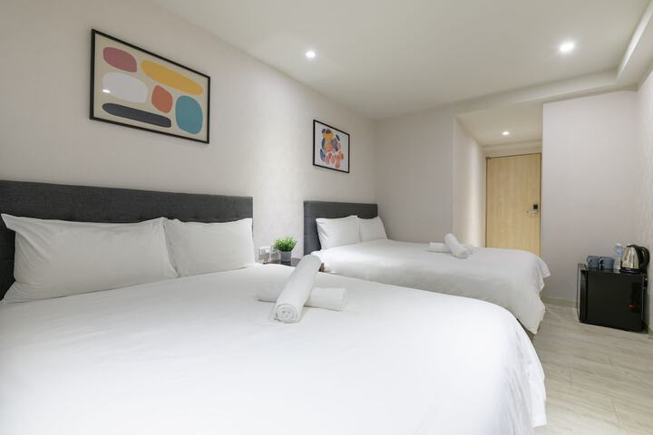 Room 10 of 49