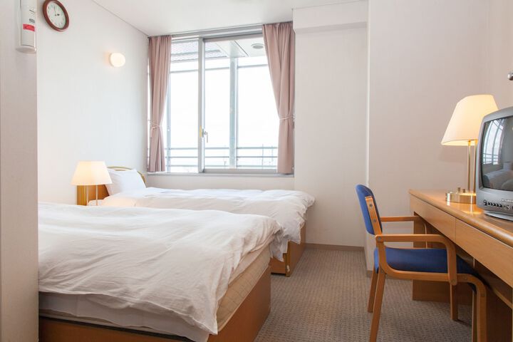 Room 13 of 42