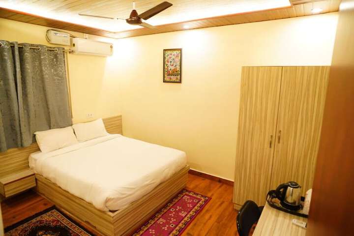Room 7 of 10