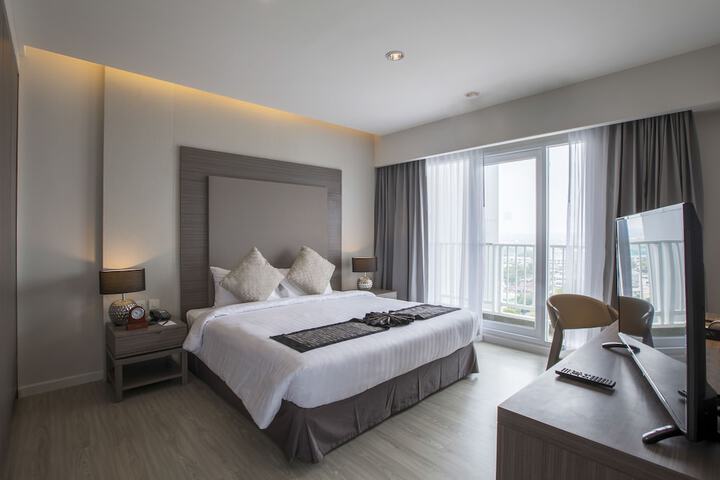 Room 9 of 28