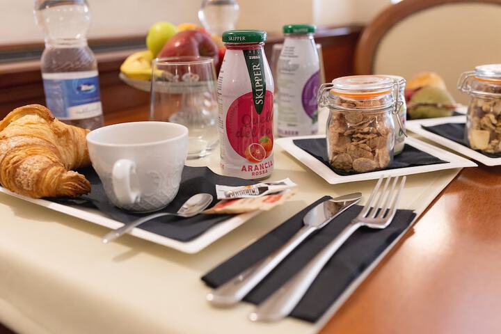 Breakfast/Coffee Service 56 of 58