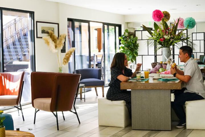Breakfast area