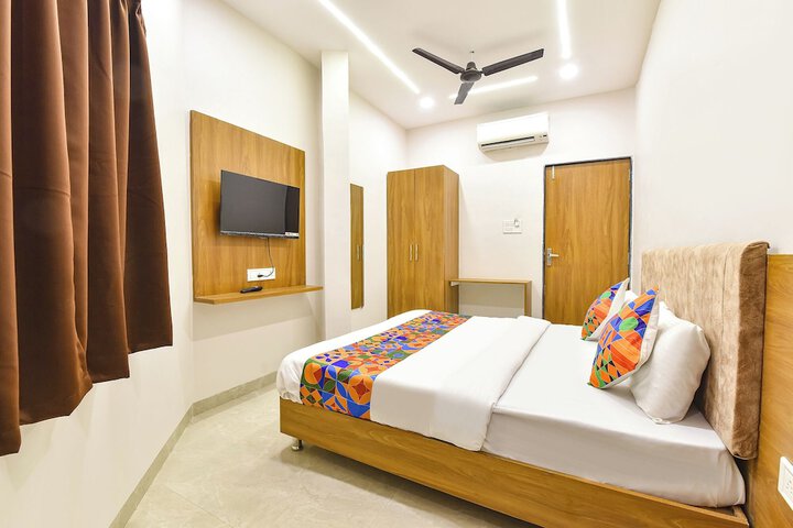 Room 10 of 33