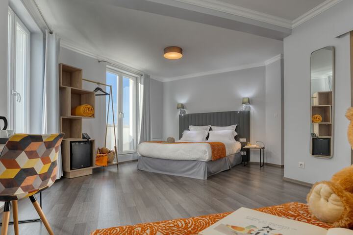 Room 5 of 33