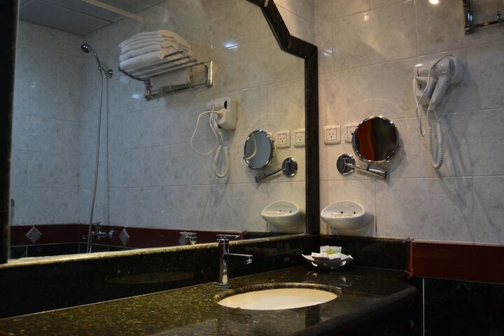 Room 16 of 32