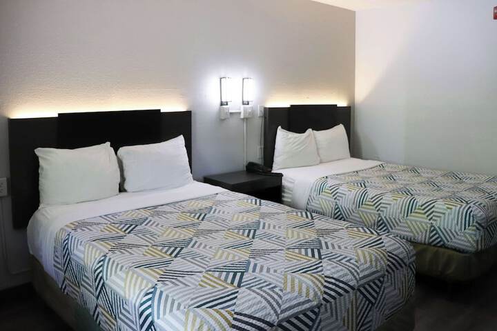 1 King Bed (8 of 10)