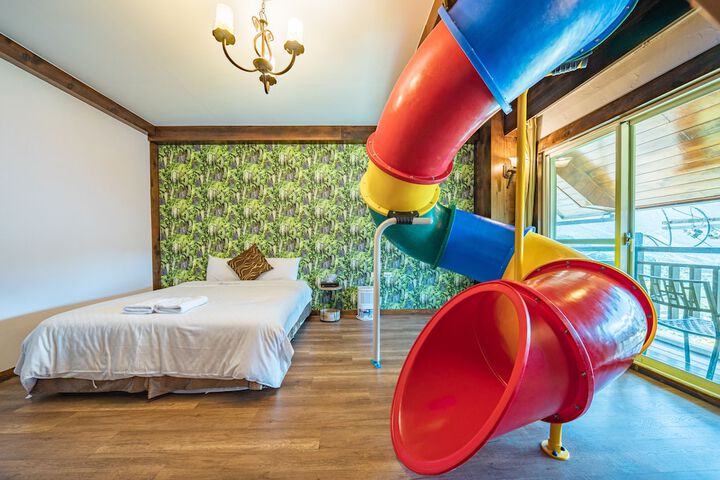 Room 40 of 146
