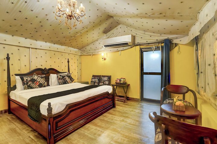 Room 2 of 10