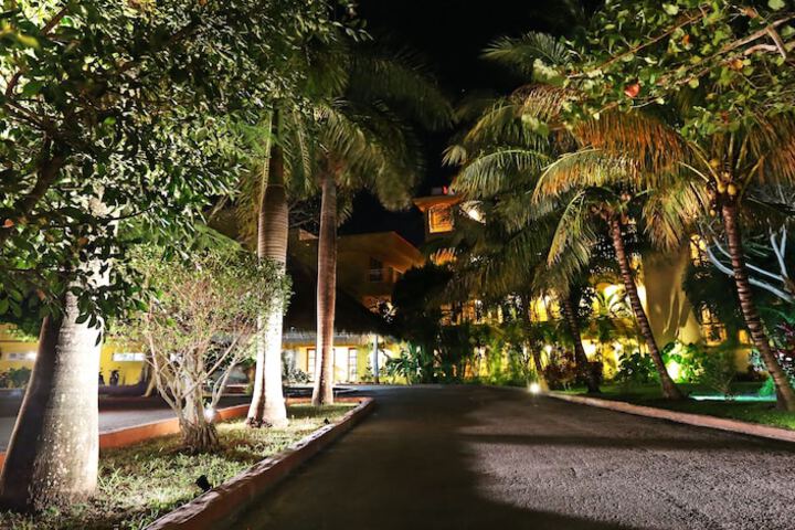 Hotel Exterior 66 of 76