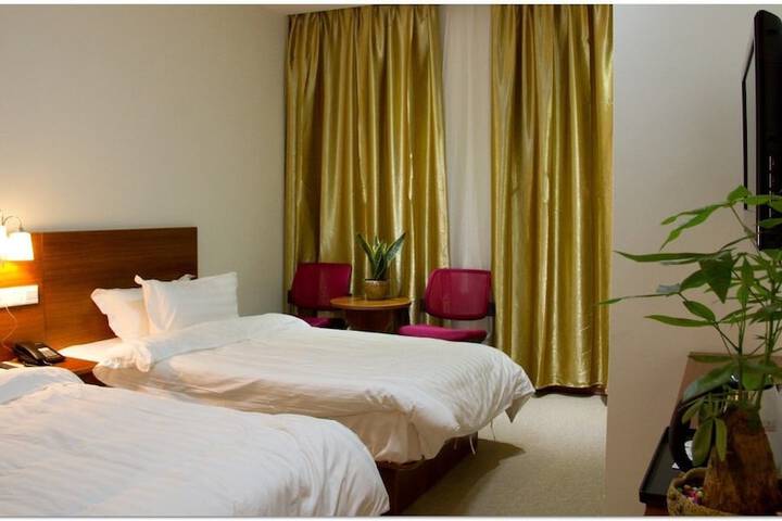 Room 5 of 32