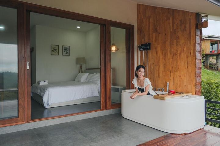 Room 8 of 13