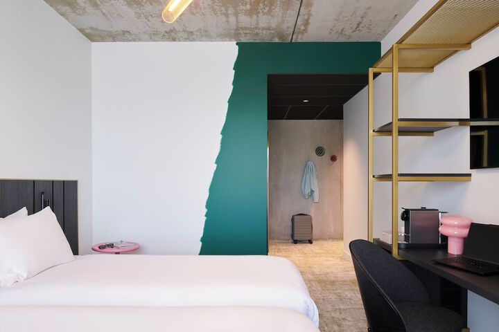Room 9 of 62