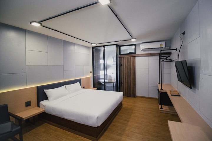 Room 5 of 17