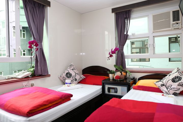 Room 44 of 100