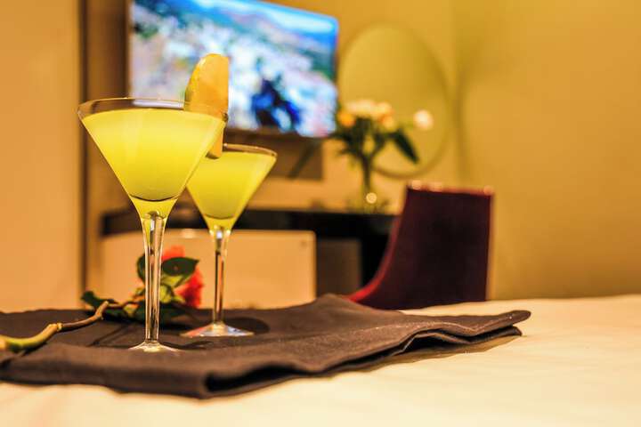 Lounge 47 of 102