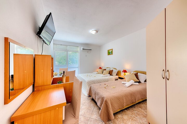 Room 5 of 28