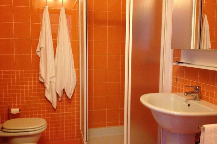 Room 28 of 35