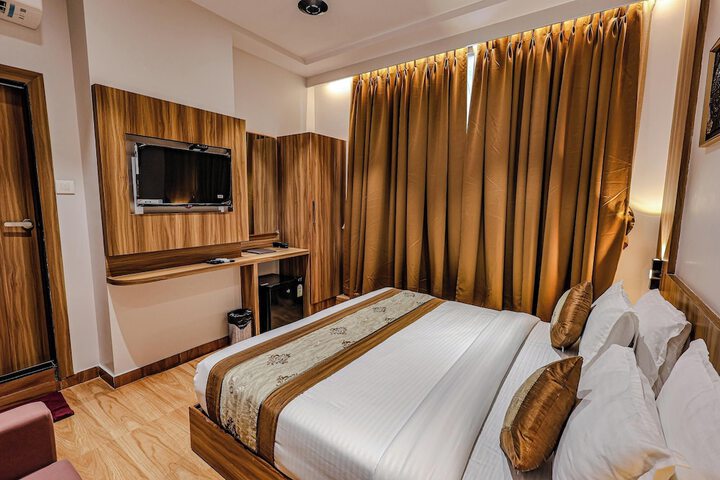 Room 18 of 156