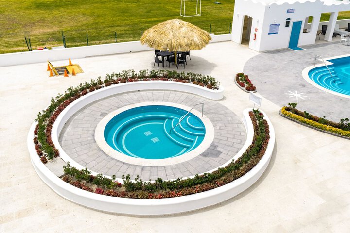 Pool 18 of 35