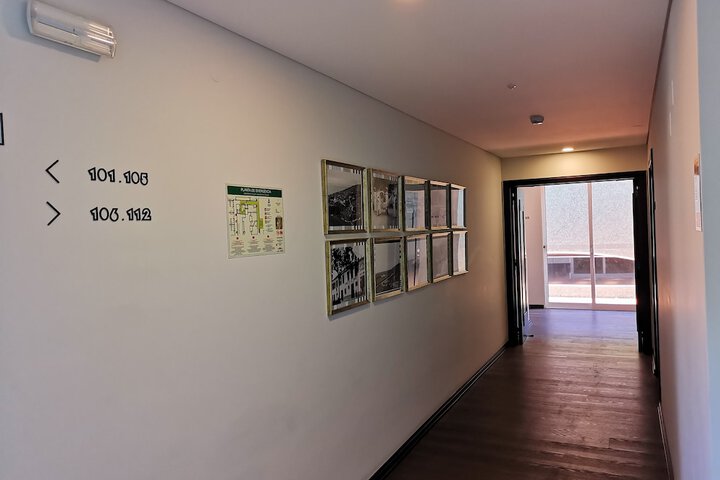 Ballroom/Hall 77 of 99
