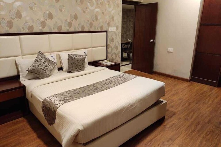 Room 3 of 8
