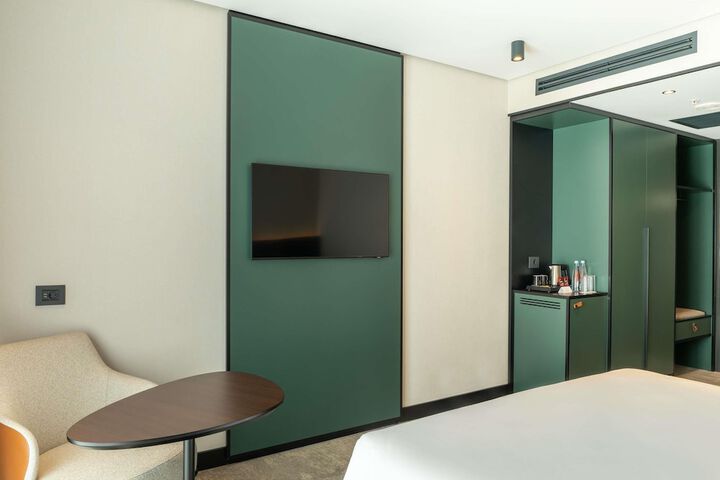 Room 41 of 100