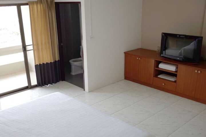 Room 12 of 20