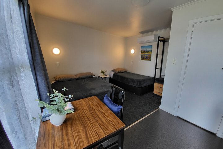 Room 6 of 16