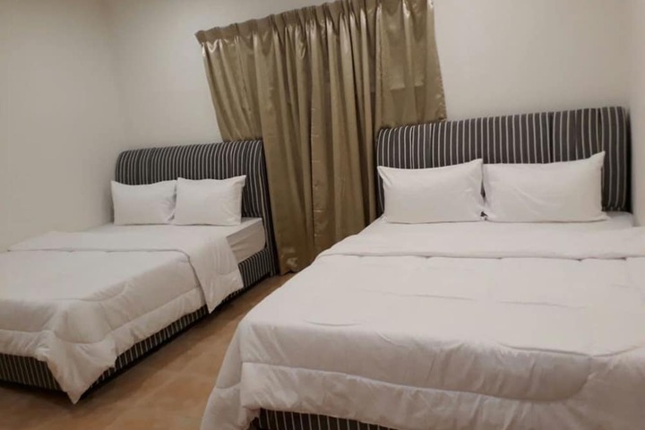 Room 2 of 49