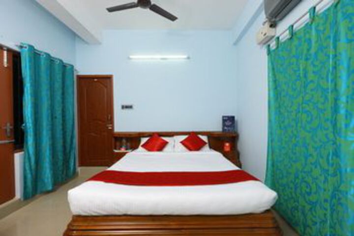 OYO 11698 Home Spacious 3BHK Near Boat House