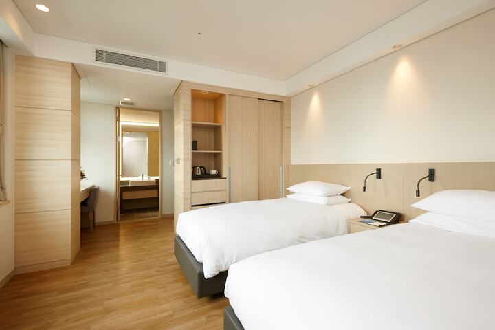 Room 13 of 39