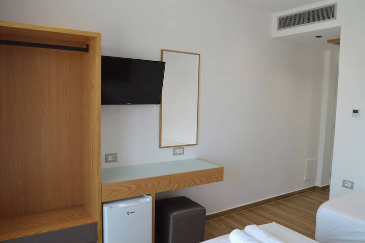 Room 2 of 7