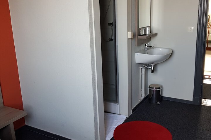 Room 21 of 64