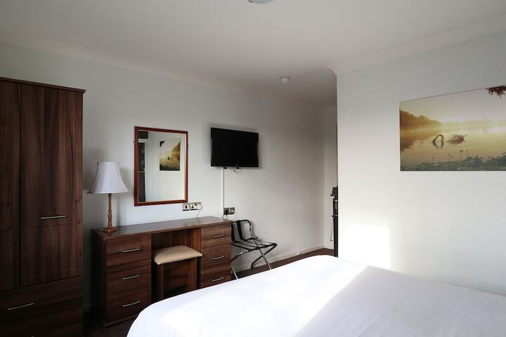Room 28 of 187