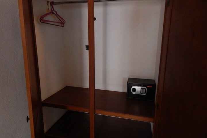 Room 6 of 27