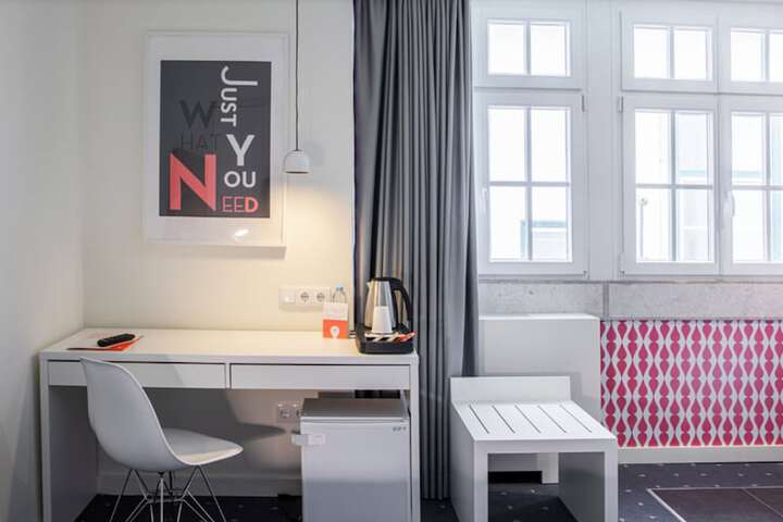 Room 12 of 48