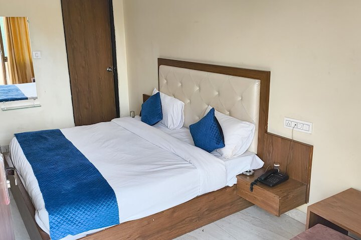 Room 9 of 15