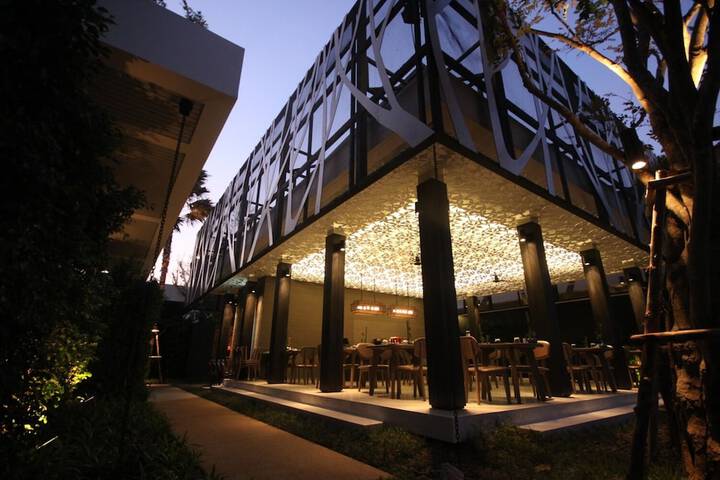 Hotel 72 of 75
